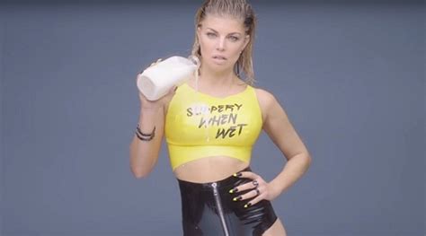 fergie naakt|Aos 42 anos, cantora Fergie posta foto nua nas redes sociais e。